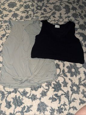 Lou & Grey Black Cropped V‑Neck Tank Top